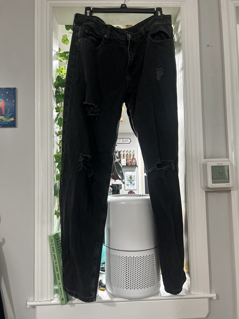 Black Distressed Women’s Jeans